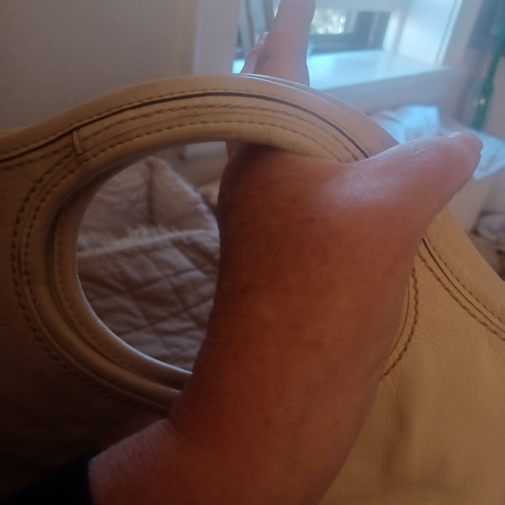 Vintage Rare soft Leather Coach Shoulder Bag that is turned inside out adjustab - Picture 6 of 16